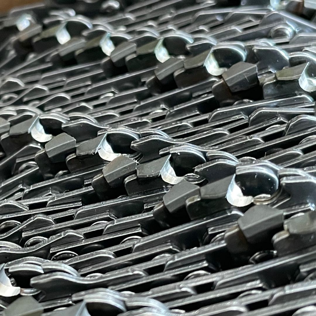 Maya Endurance 3/8LP tungsten carbide chainsaw chain, close-up of cutters